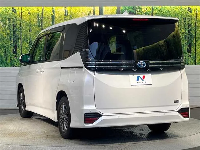 Toyota Voxy 2023 — миниатюра 5