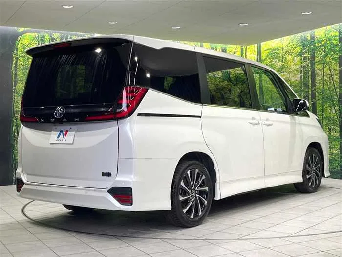 Toyota Noah 2023 — миниатюра 3