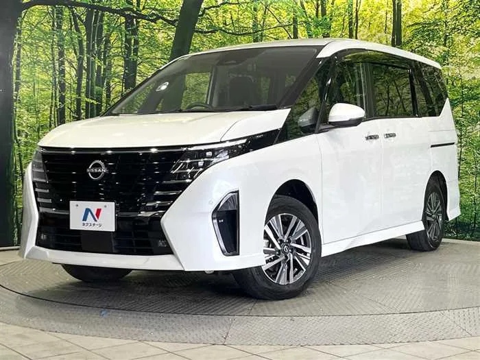 Nissan Serena 2023 — фото 1, купить с доставкой в Москву