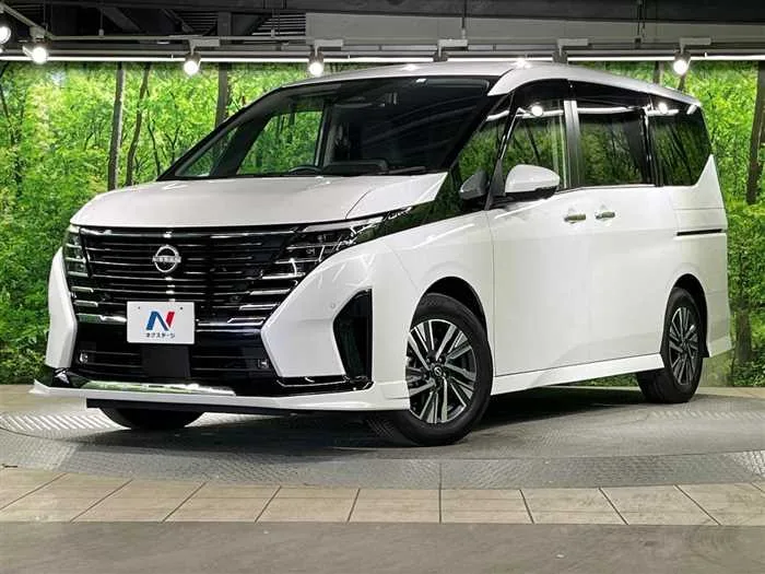 Nissan Serena 2023 — фото 1, купить с доставкой в Москву