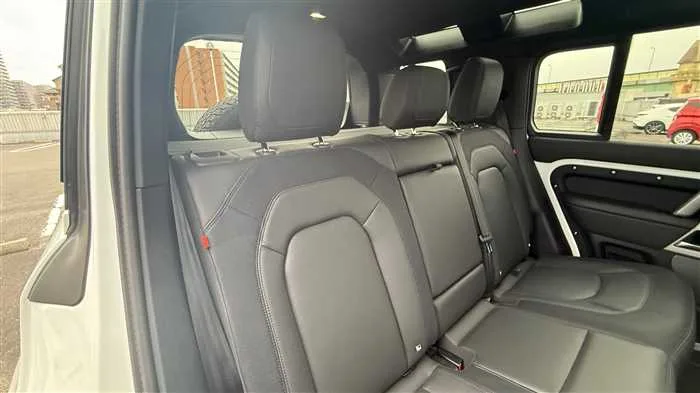 Land Rover Defender 110 X HSE D300 2024 — миниатюра 5