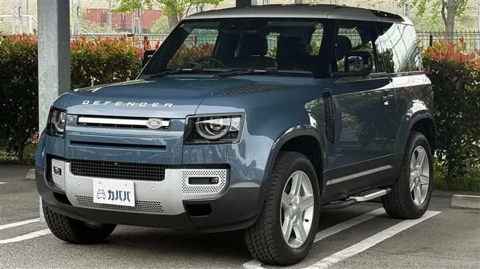 Land Rover Defender 90 SE P300 2023 — фото 1, купить с доставкой в Москву