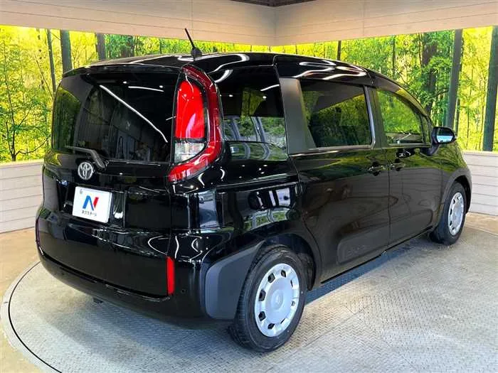 Toyota Sienta 2022 — миниатюра 3