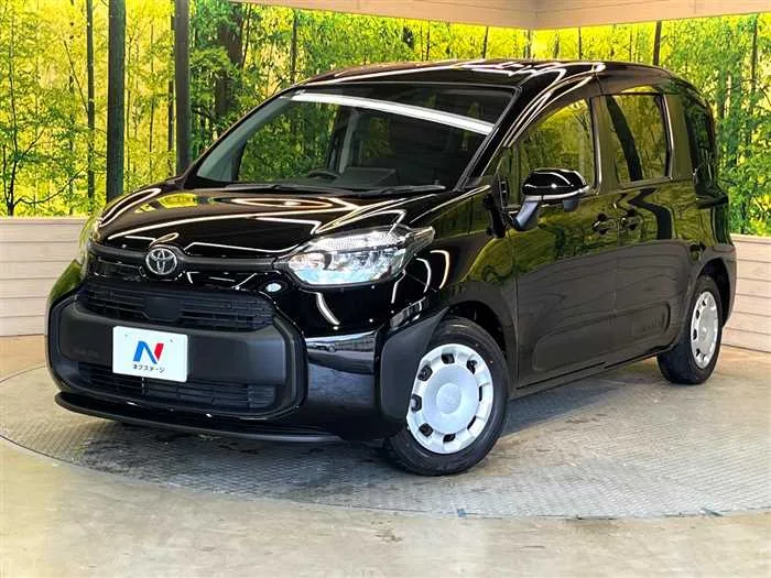 Toyota Sienta 2022 — фото 1, купить с доставкой в Москву