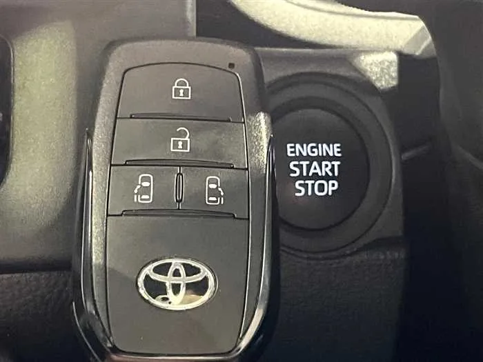 Toyota Sienta 2025 — миниатюра 3