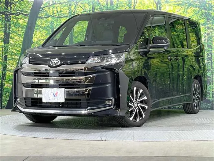Toyota Noah 2024 — фото 1, купить с доставкой в Москву