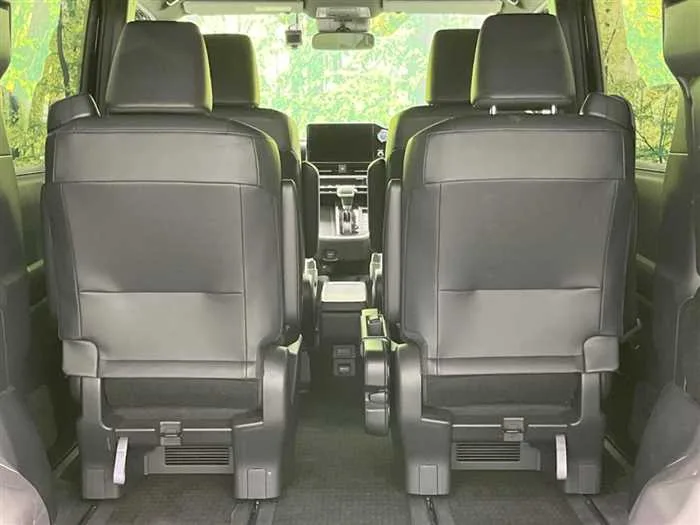 Toyota Voxy 2022 — миниатюра 5