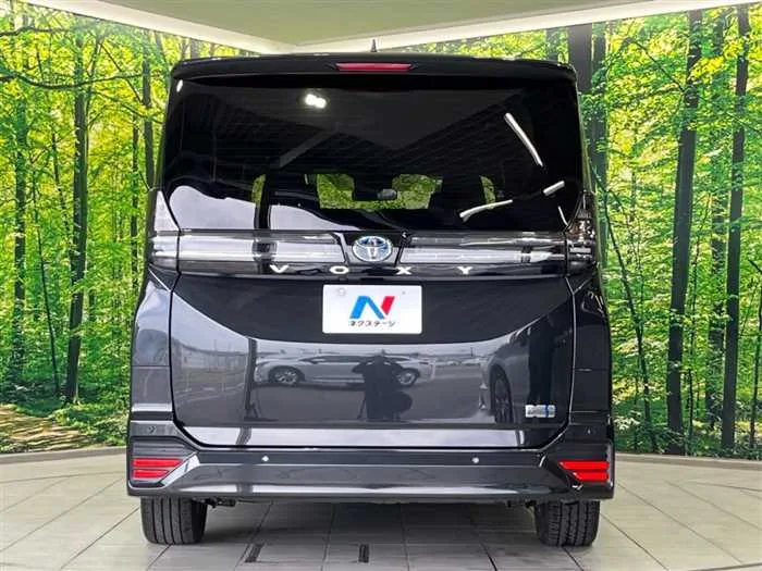 Toyota Voxy 2022 — миниатюра 3