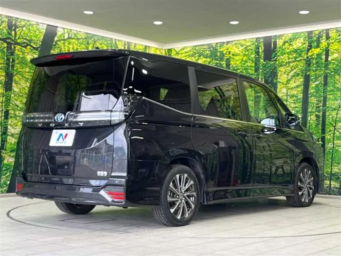 Toyota Voxy 2022 — миниатюра 5