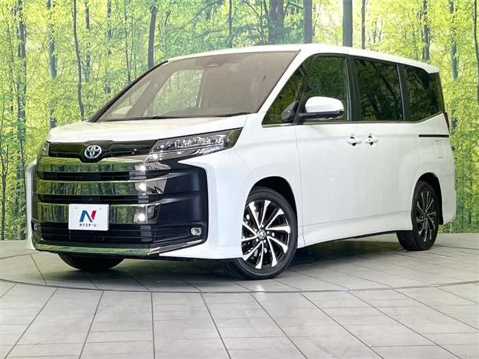 Toyota Noah 2023 — фото 1, купить с доставкой в Москву