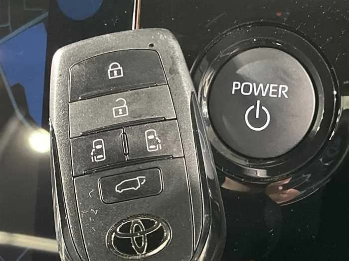 Toyota Noah 2023 — миниатюра 2