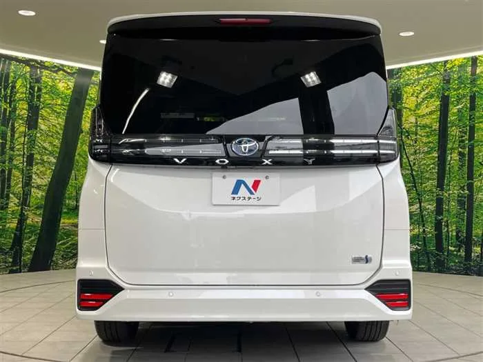 Toyota Voxy 2024 — миниатюра 3