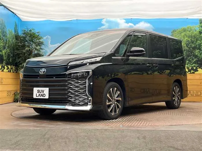 Toyota Voxy 2025 — миниатюра 2