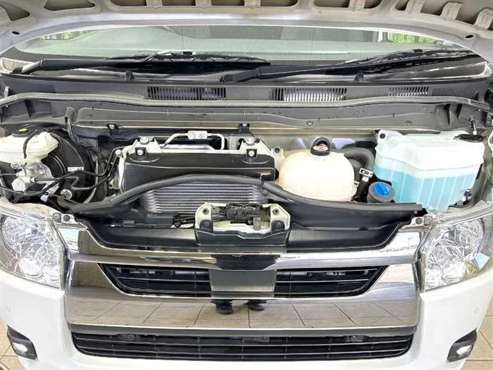 Toyota Hiace Van 2022 — миниатюра 3