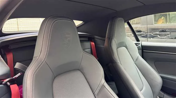 Porsche 911 4 GTS 2022 — миниатюра 2