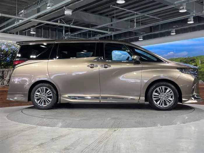 Toyota Alphard 2024 — миниатюра 3