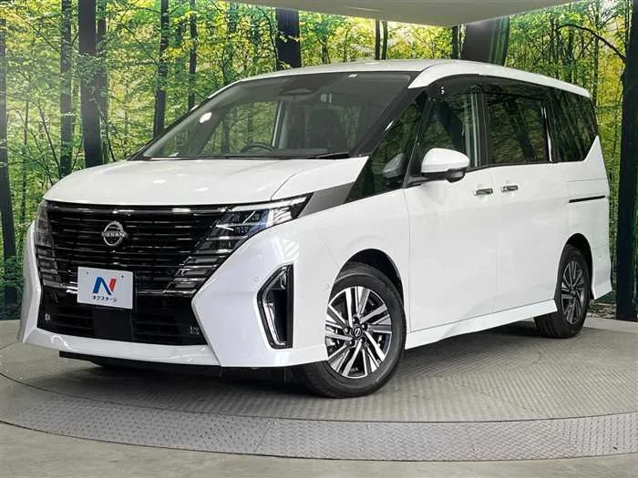 Nissan Serena 2023 — фото 1, купить с доставкой в Москву