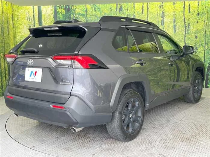 Toyota RAV4 2023 — миниатюра 3