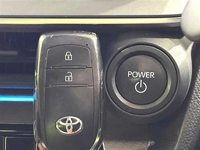Toyota Prius 2023 — миниатюра 3