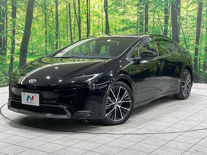 Toyota Prius 2023 — фото 1, купить с доставкой в Москву