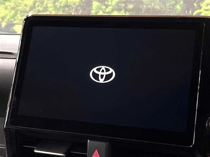 Toyota Voxy 2023 — миниатюра 2