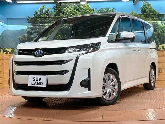 Toyota Noah 2022 — фото 1, купить с доставкой в Москву