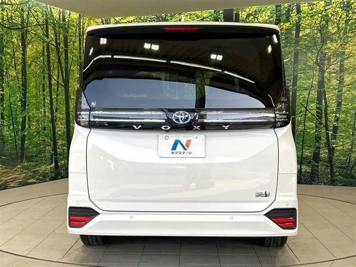 Toyota Voxy 2022 — миниатюра 3