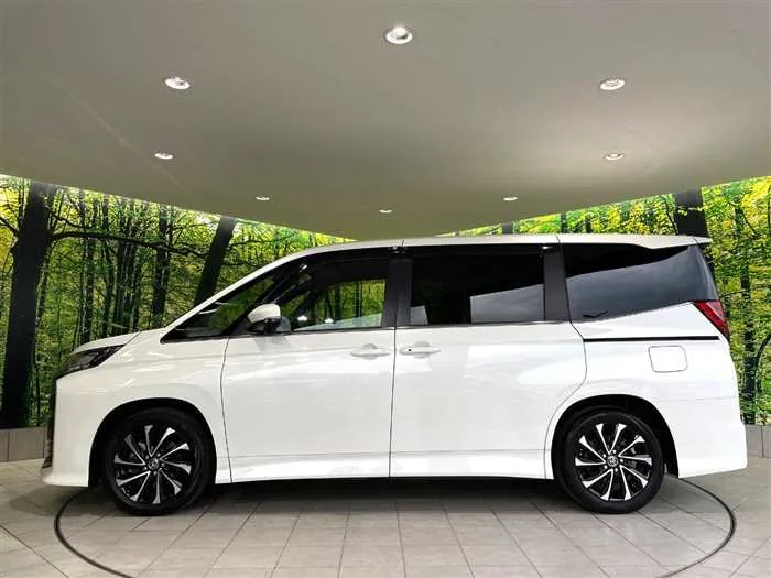 Toyota Noah 2023 — миниатюра 3