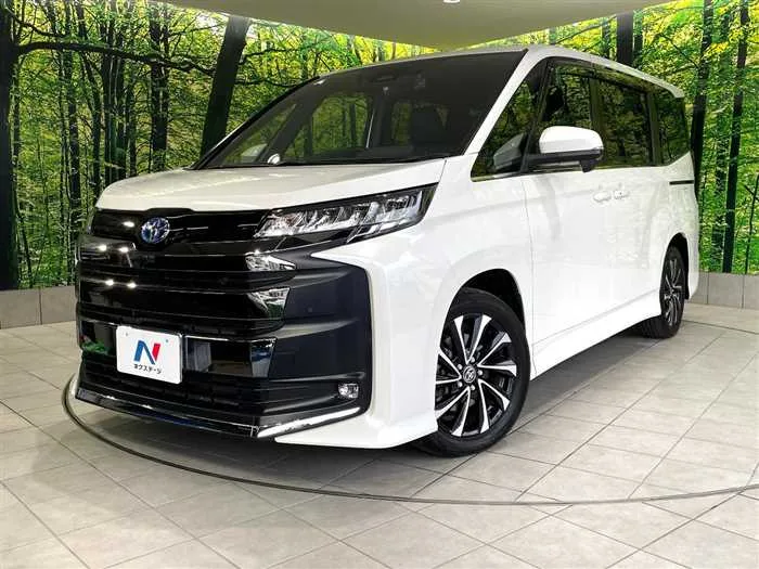 Toyota Noah 2023 — фото 1, купить с доставкой в Москву