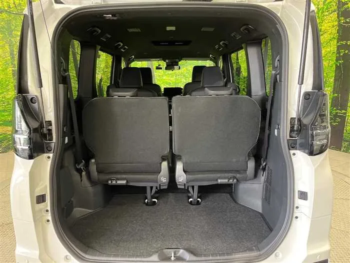 Toyota Voxy 2025 — миниатюра 3