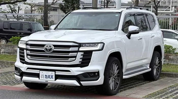 Toyota Land Cruiser ZX 2024 — фото 1, купить с доставкой в Москву