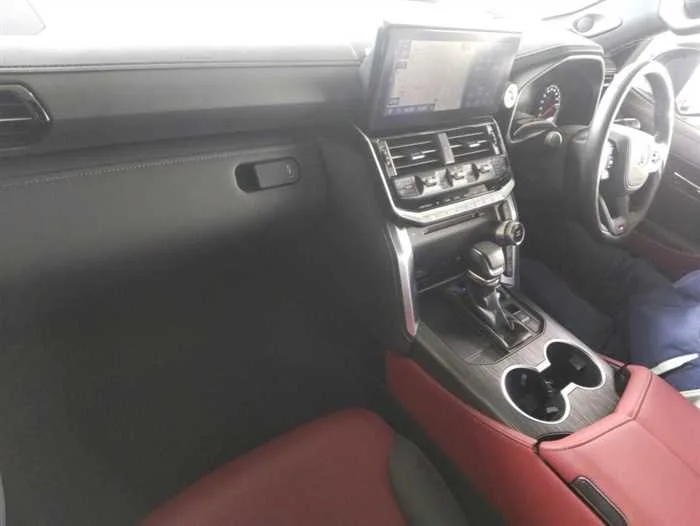 Toyota Land Cruiser GR SPORTS DIESEL JBL 2024 — миниатюра 2