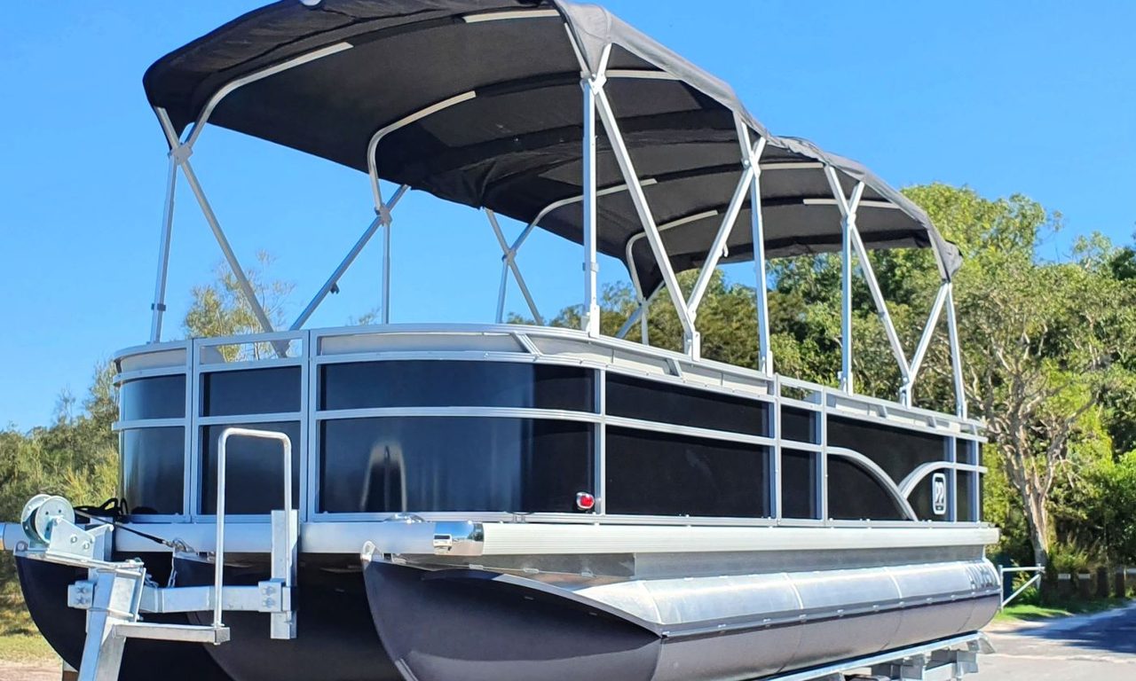 PLATINUM PONTOON BOATS 22ft Platinum Pontoon Boat (No Trailer & No Motor) 2023