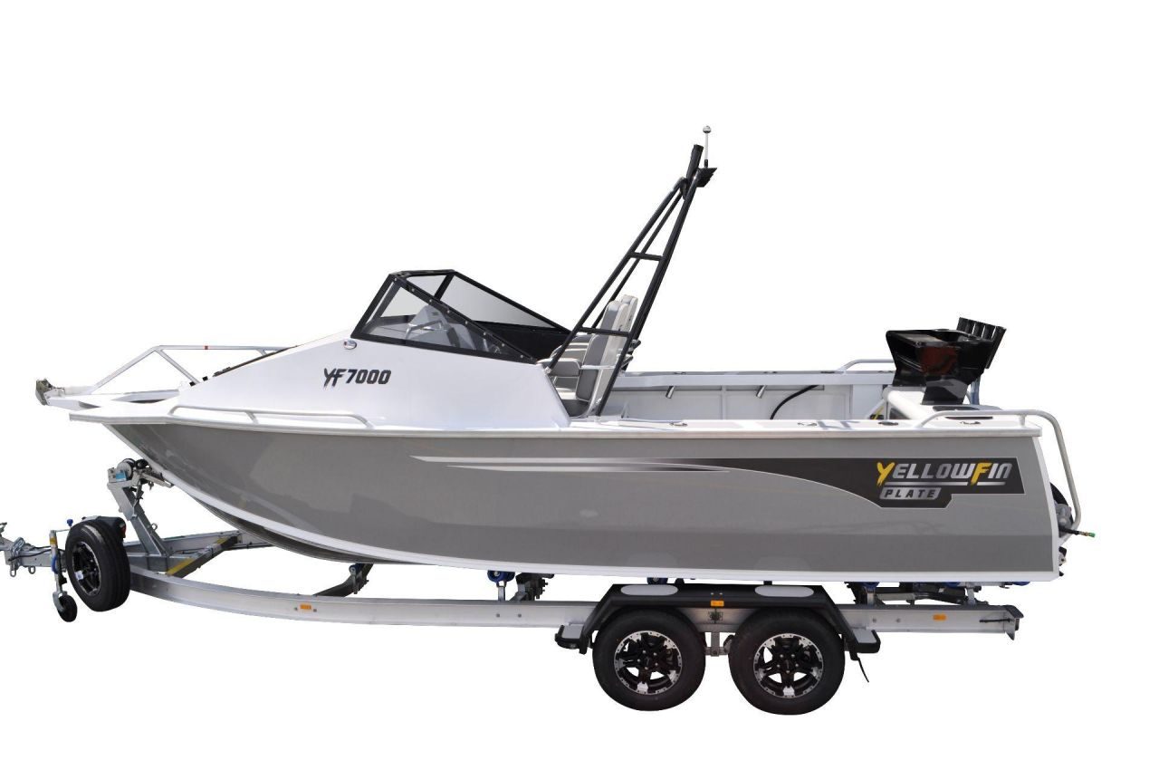 YELLOWFIN 7000 Soft Top Cabin 2026
