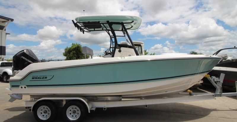 BOSTON WHALER Outrage 2024